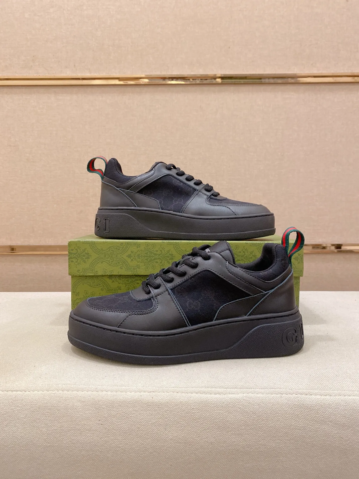 Men's clothing and shoes💰:420💰 (GUCCI) The latest model from the official website🎁🎁Casual and fashionable men's shoes👟, hot style💥The version is simple and elegant, exclusive for trendy men. The unique latest brand elements from the official website👑Original Gucci decoration, fashionable and generous, the fabric is original cowhide ✅Mesh breathable lining, the official website specifies wear-resistant casual outsole, the classic model is taken in kind at the counter🎬38-44 (can be customized for 45 non-refundable)